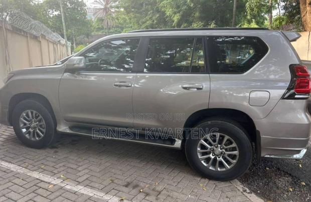Toyota Land Cruiser Prado 2.8 2023 Gray