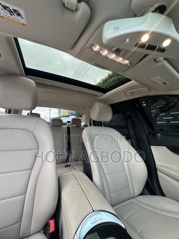 Mercedes-Benz C300 2020 Silver