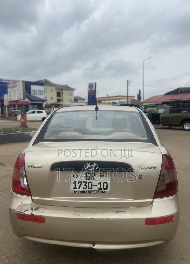 Hyundai Accent 2010 Gold