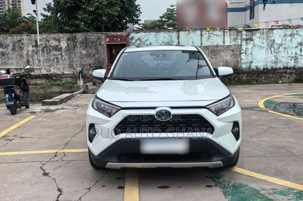 Toyota RAV4 2021 White