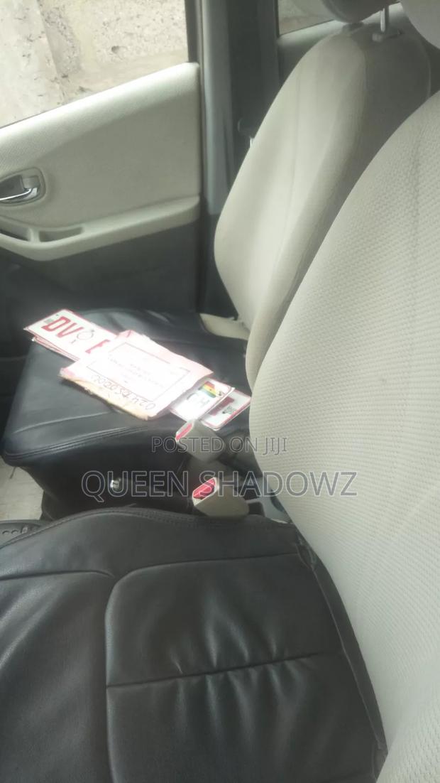 Toyota Vitz 2010 Silver