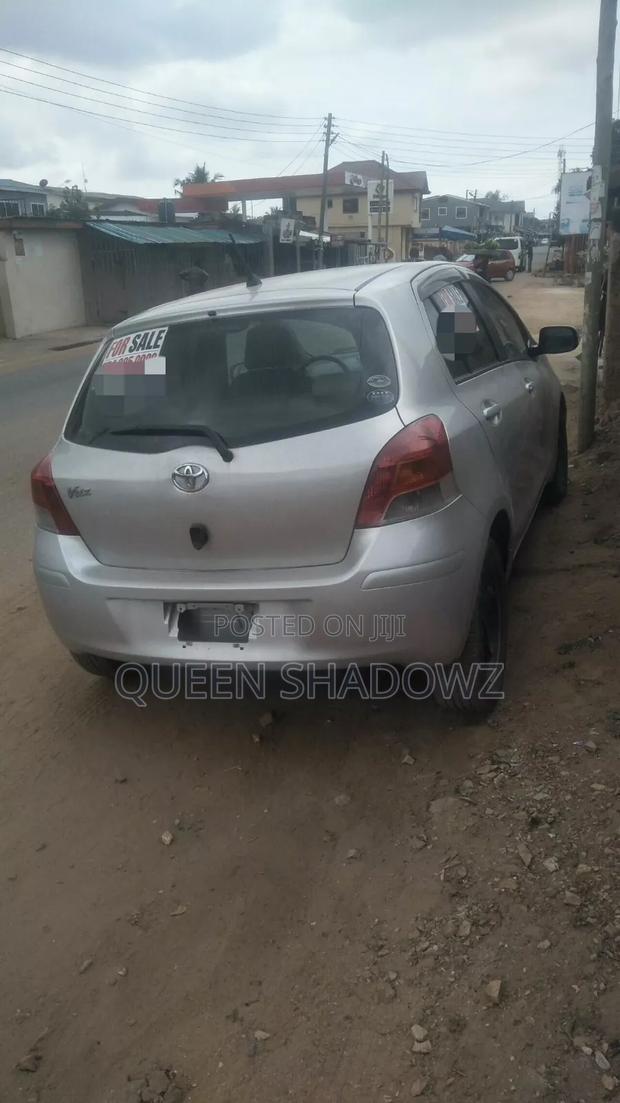 Toyota Vitz 2010 Silver