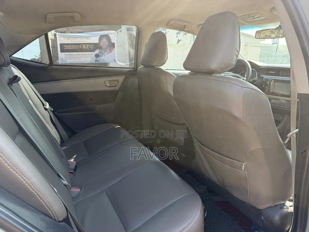 Toyota Corolla LE 4dr Sedan (1.8L 4cyl CVT) 2016 Gray
