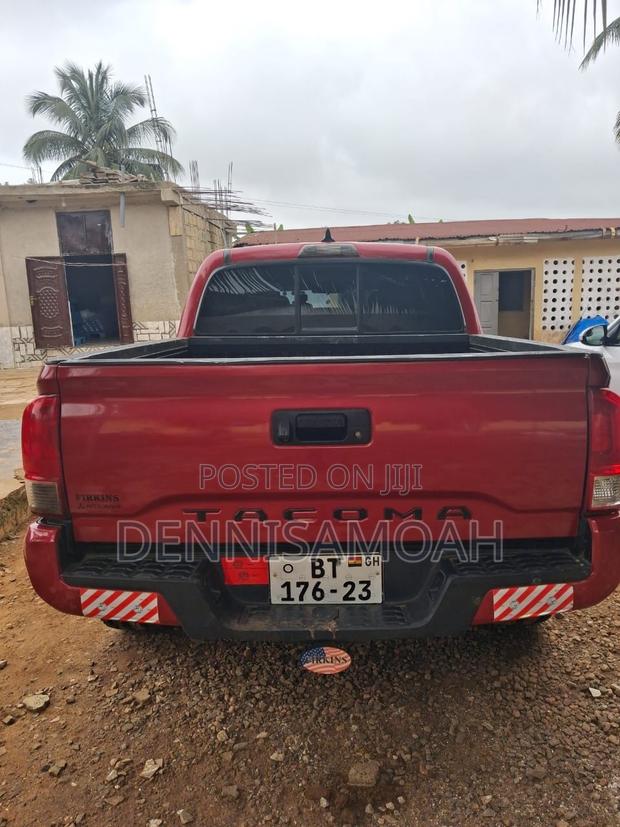 Toyota Tacoma 2017 Red