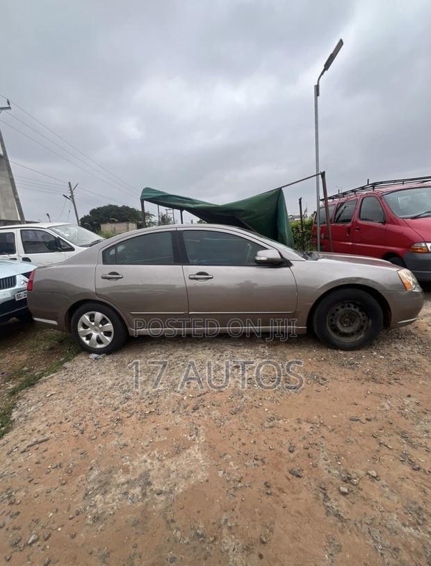 Mitsubishi Galant 2012 Brown