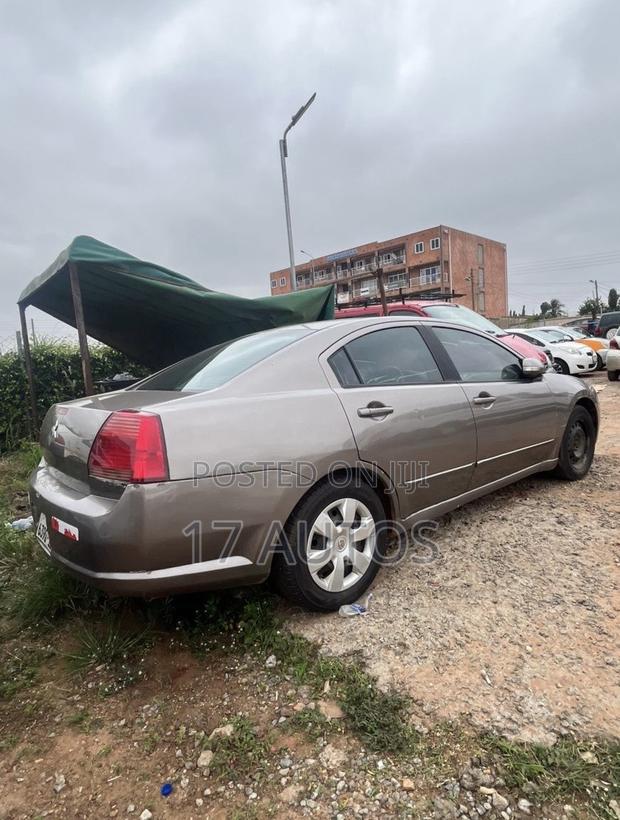 Mitsubishi Galant 2012 Brown