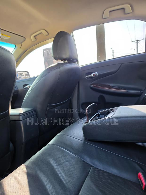 Toyota Corolla Altis 2012 White