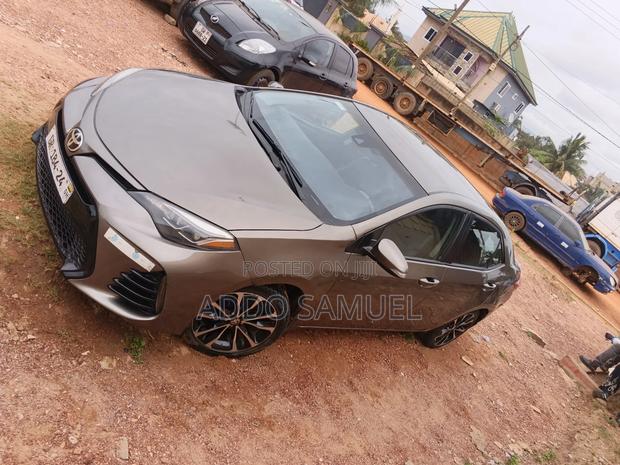 Toyota Corolla LE Premium 4dr Sedan (1.8L 4cyl CVT) 2016 Brown