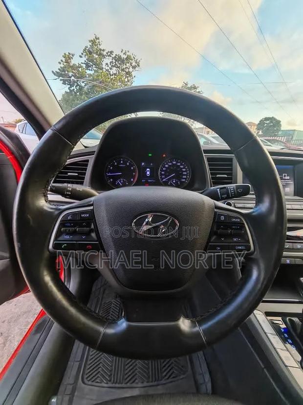 Hyundai Elantra Limited Sedan FWD (2.0L 4cyl 6A) 2017 Red