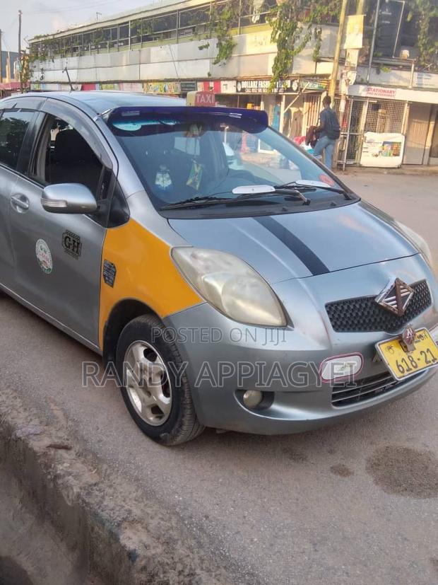 Toyota Vitz 1.0 FWD 3dr 2010 Silver