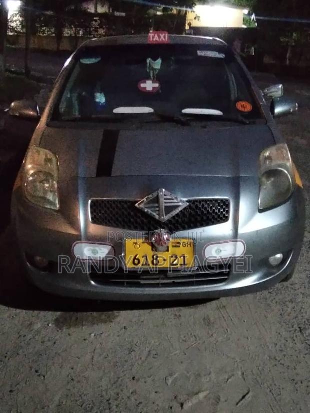 Toyota Vitz 1.0 FWD 3dr 2010 Silver