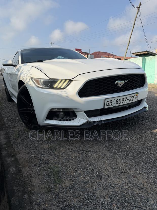 Ford Mustang V6 Fastback 2016 White