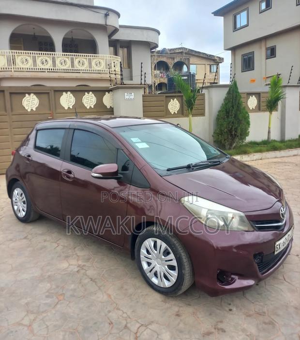 Toyota Vitz 2012 Burgundy