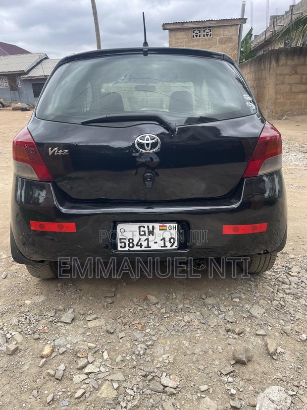 Toyota Vitz 2010 Black