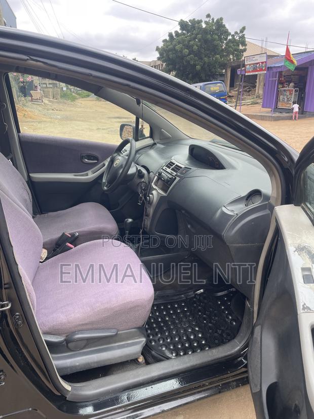 Toyota Vitz 2010 Black