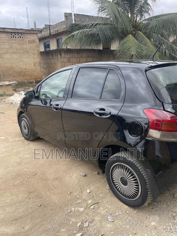 Toyota Vitz 2010 Black