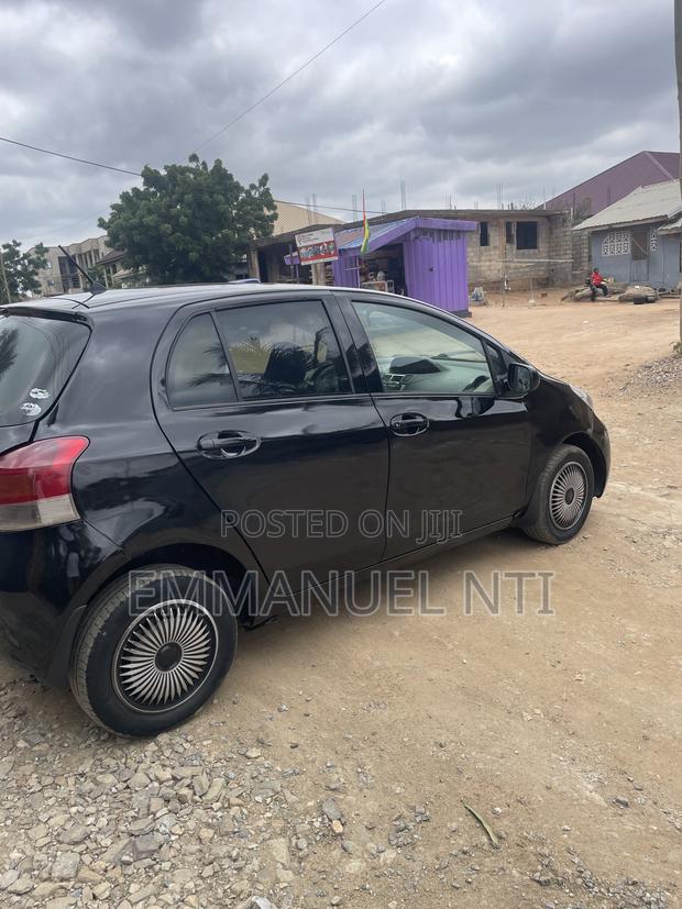 Toyota Vitz 2010 Black