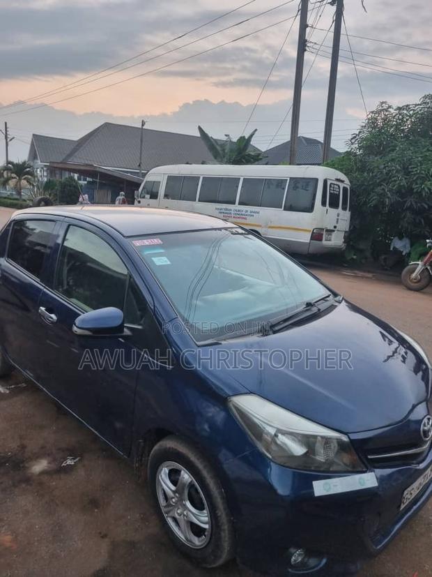 Toyota Vitz 1.3 AWD 3dr 2012 Blue