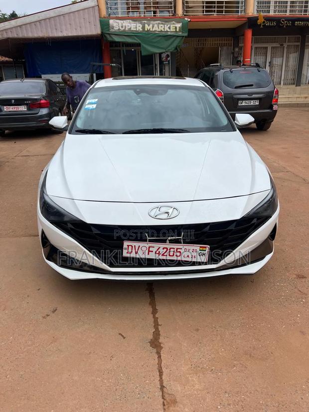 Hyundai Elantra Limited 2023 White