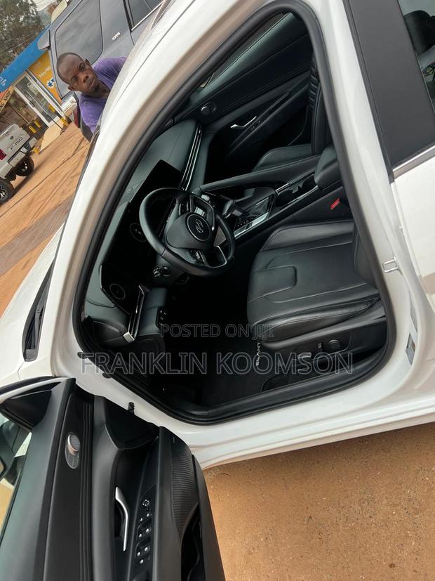 Hyundai Elantra Limited 2023 White
