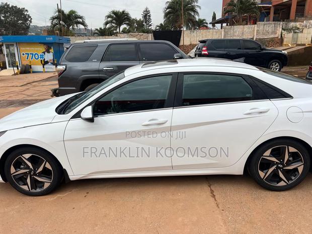 Hyundai Elantra Limited 2023 White