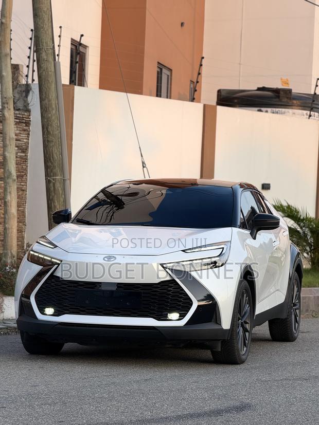 Toyota C-HR 2025 White