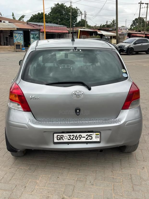Toyota Vitz 2010 Gray