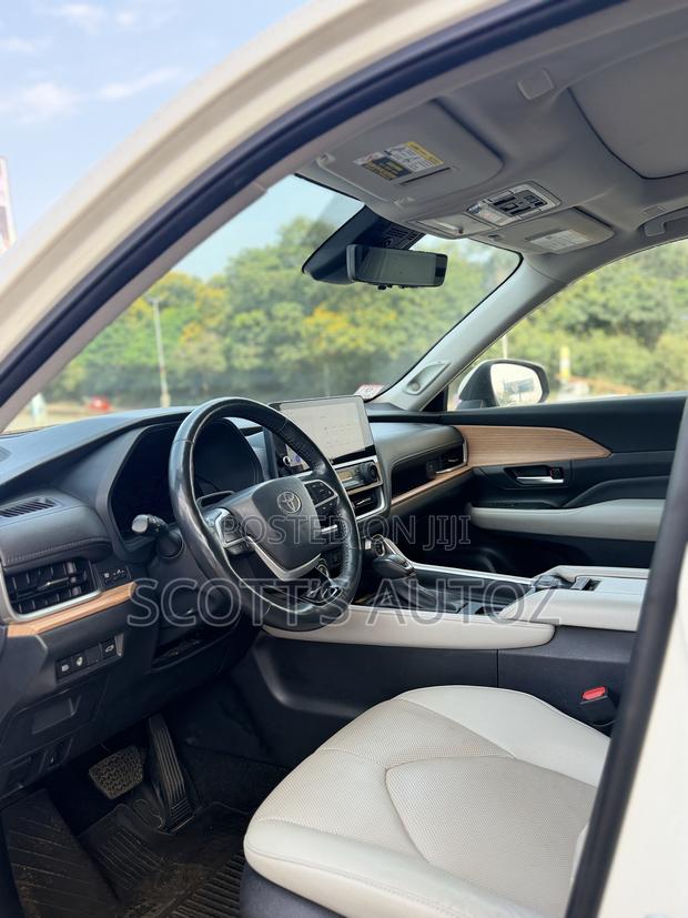 Toyota Grand Highlander Platinum AWD 2024 White