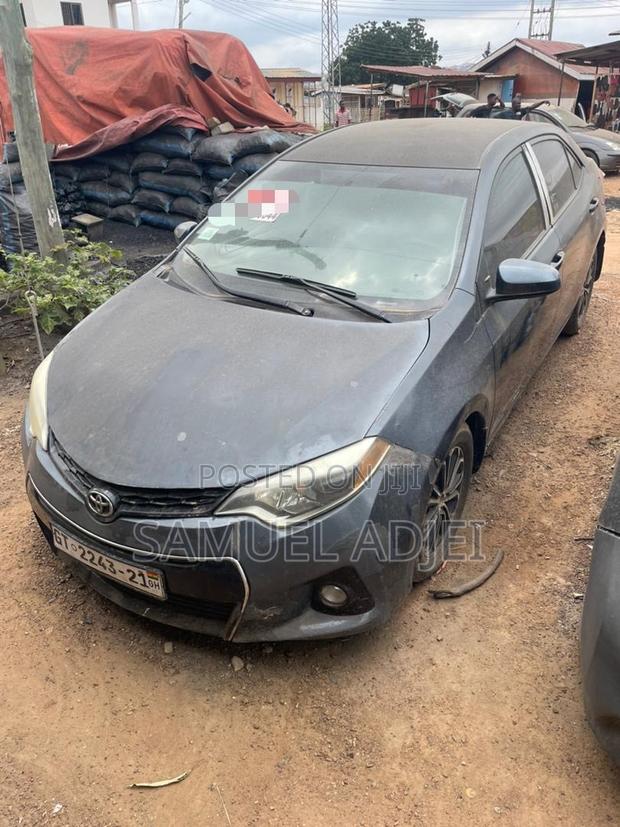 Toyota Corolla 2015 Gray