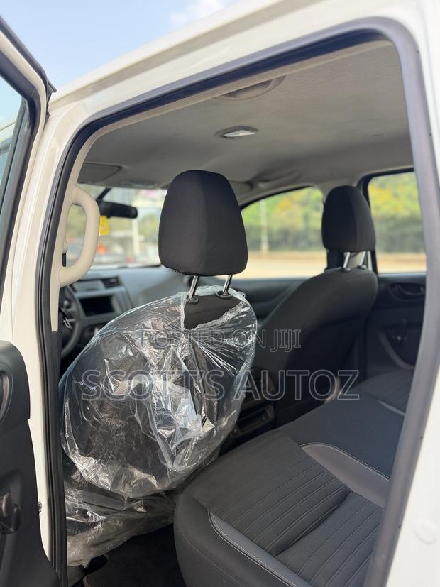 Nissan Navara 2023 White