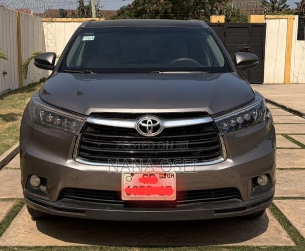 Toyota Highlander LE 4dr SUV AWD (3.5L 6cyl 6A) 2014 Gray