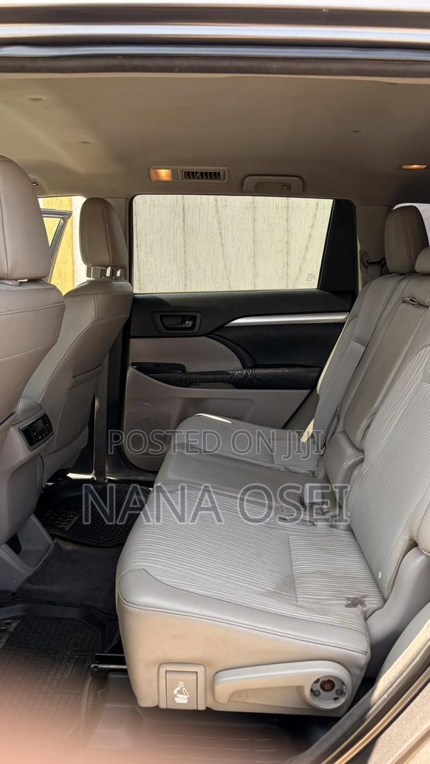 Toyota Highlander LE 4dr SUV AWD (3.5L 6cyl 6A) 2014 Gray