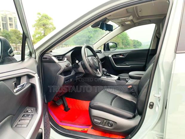 Toyota RAV4 2020 Green
