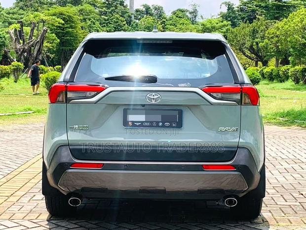 Toyota RAV4 2020 Green