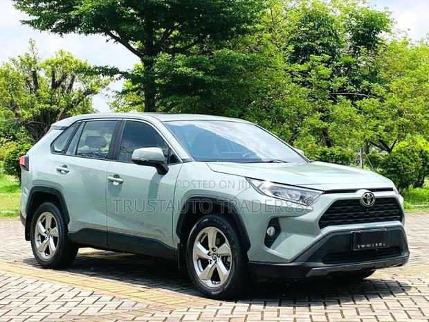 Toyota RAV4 2020 Green