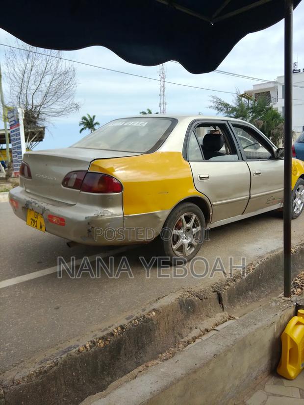 Toyota Corolla 2001 Brown