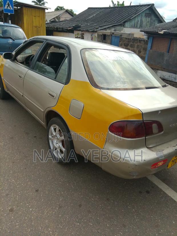 Toyota Corolla 2001 Brown