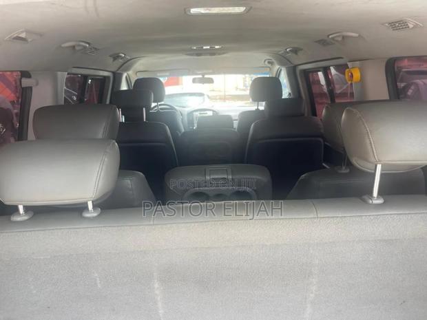 Hyundai Satellite 2011 White