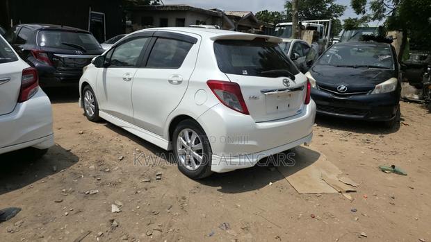 Toyota Vitz 1.5 FWD 5dr 2011 Pearl