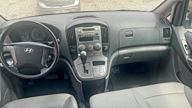 Hyundai Satellite 2011 White