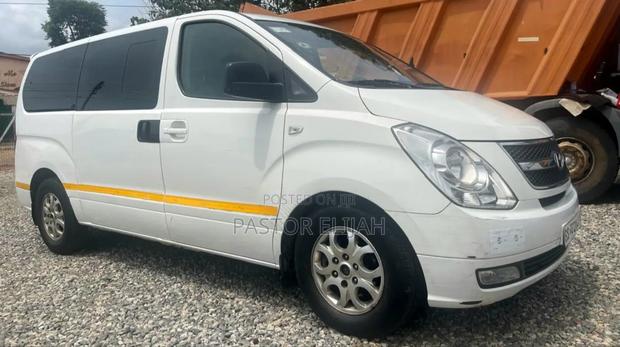 Hyundai Satellite 2011 White