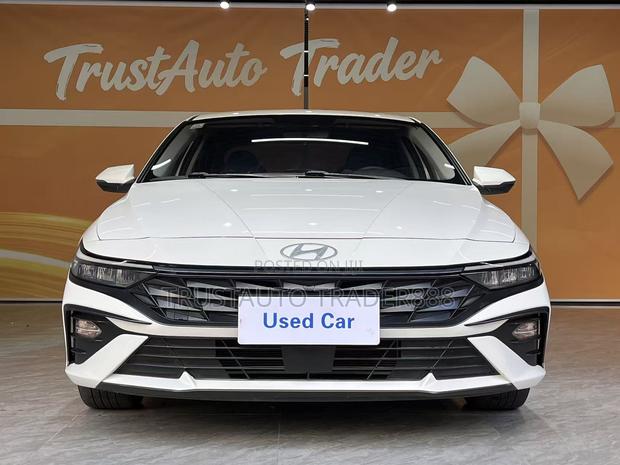 Hyundai Elantra 2024 White