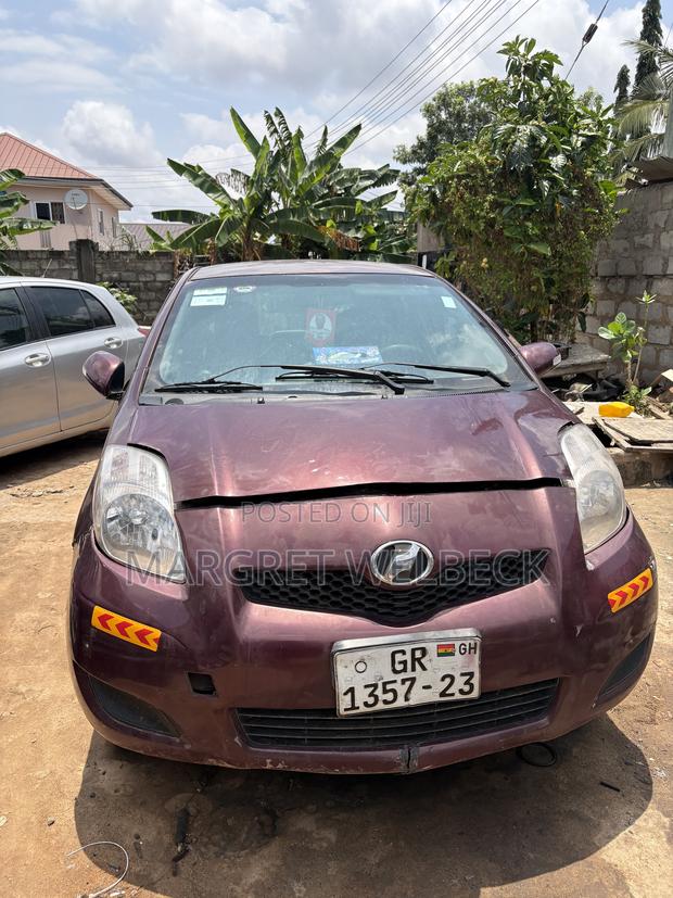 Toyota Vitz 1.0 FWD 3dr 2010 Brown