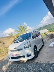 Toyota Voxy V 4WD 7-Seater 2013 White for sale