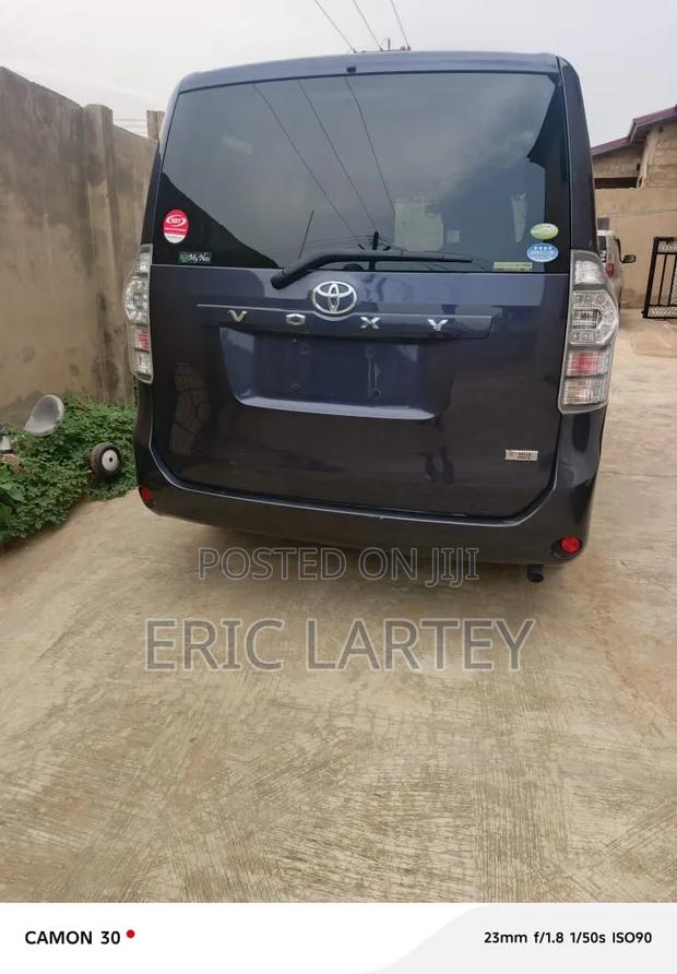 Toyota Voxy 2014 Beige
