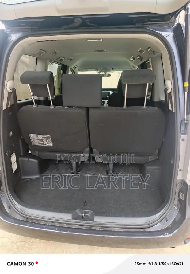 Toyota Voxy 2014 Beige