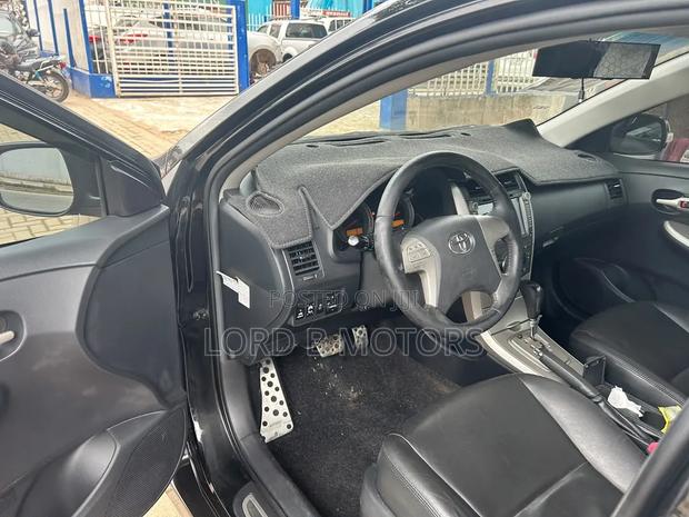 Toyota Corolla Altis 2010 Black