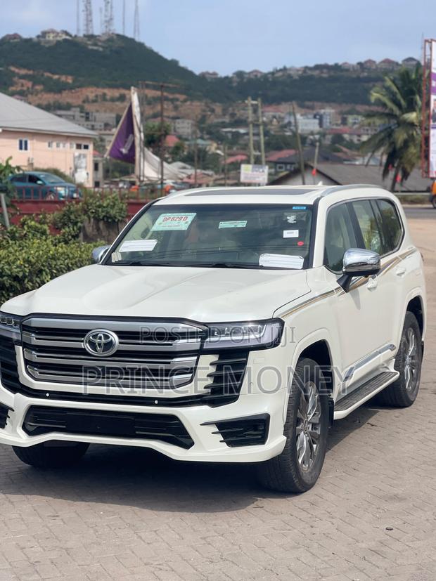 Toyota Land Cruiser 2022 White