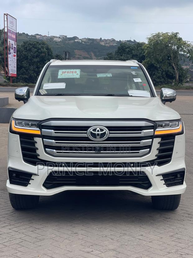Toyota Land Cruiser 2022 White