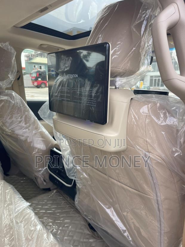 Toyota Land Cruiser 2022 White
